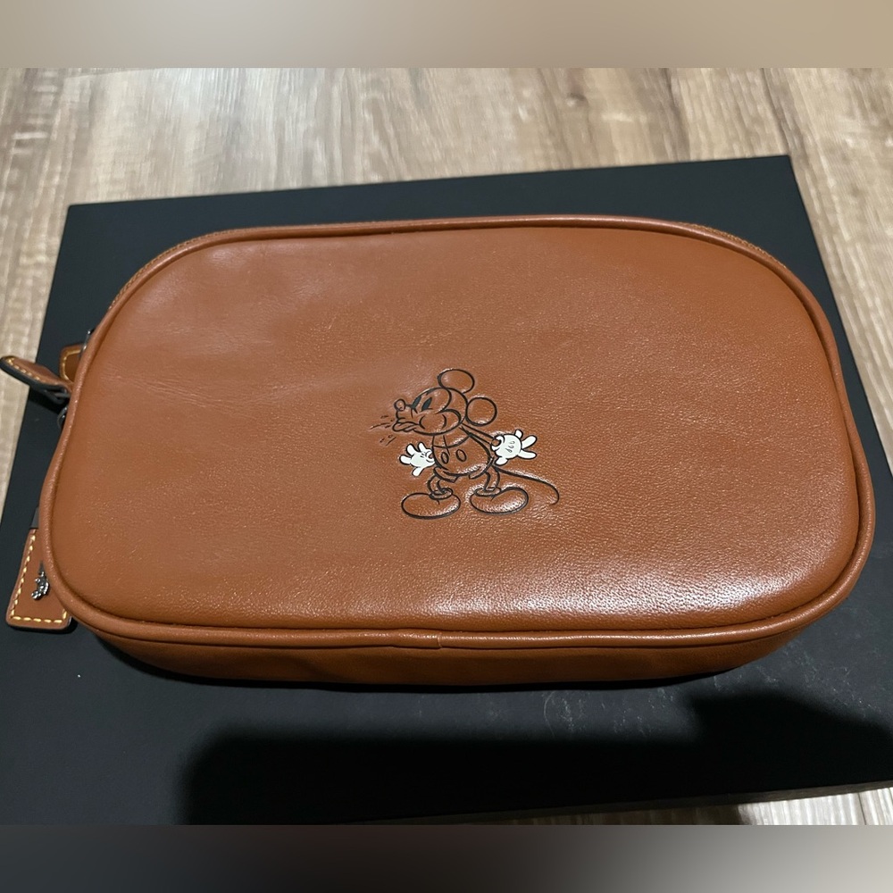Coach Mickey Crossbody Clutch In Glovetanned Leather